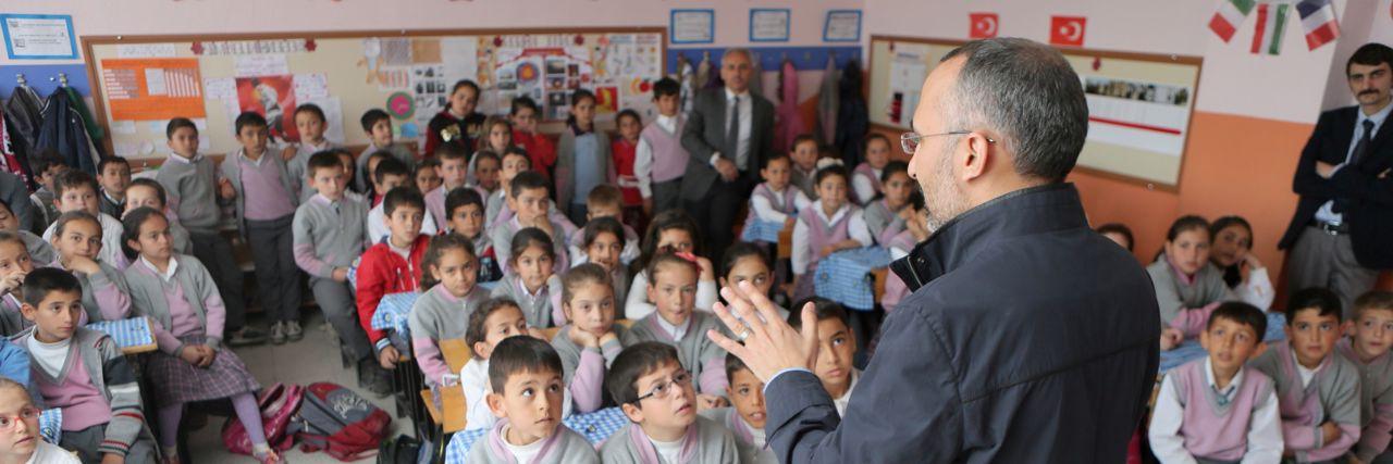 Man teaching a class of children